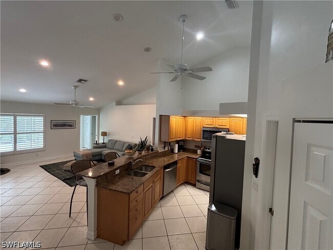 Building Photo - 1166 Royal Palm Dr