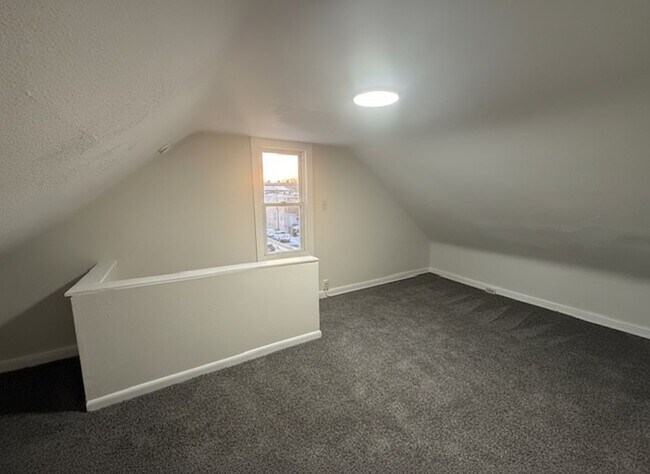 Building Photo - 2BR + Den Home with Private Backyard in Germantown