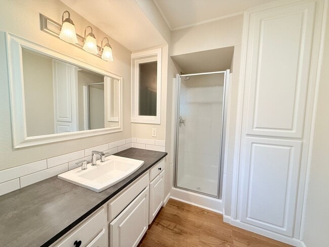 Building Photo - Super Cute 2 Bedroom Condo in Tigard!!! Water, Sewer and Garbage Included!!!