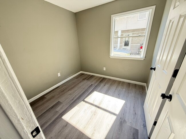 Building Photo - 3831 Morningview Dr