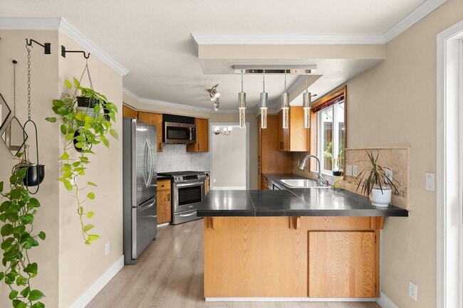 Building Photo - West Beaverton, 3 Bedroom, 2.5 Bath on Large Lot