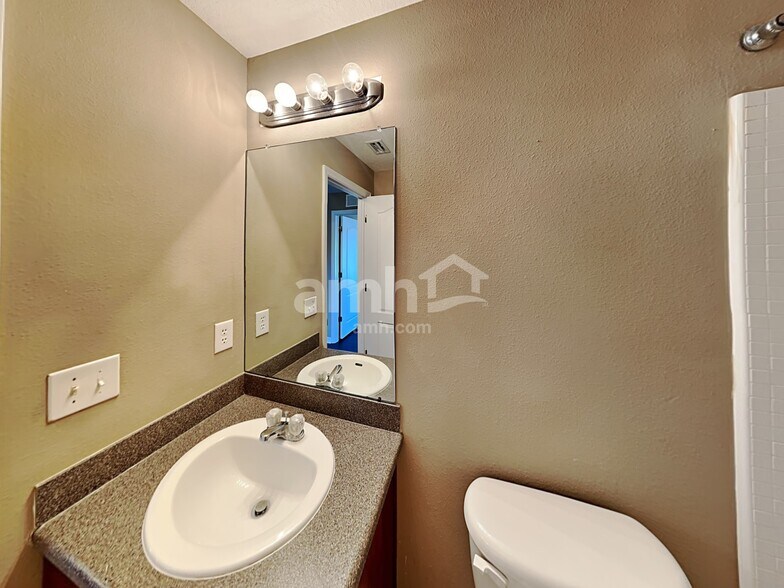 Building Photo - 1706 Bonita Bluff Ct