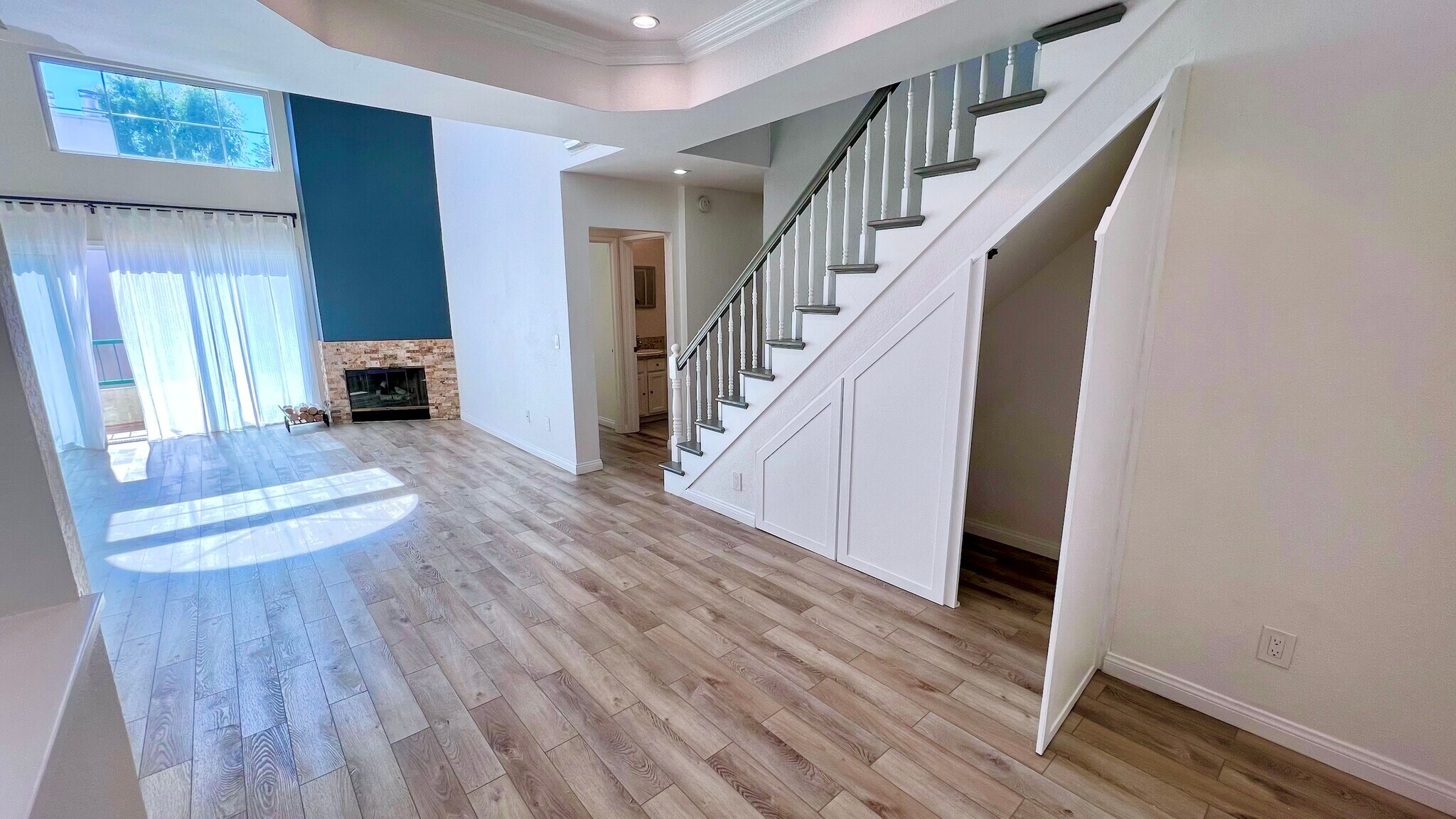 Building Photo - 5420 Sylmar Ave