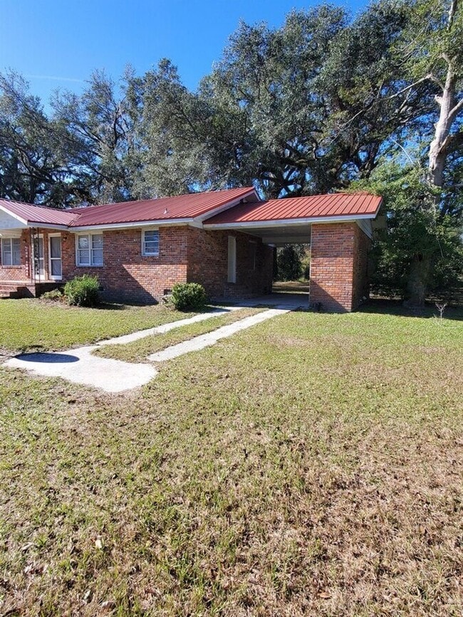 Building Photo - Clean & Comfortable Duplex Minutes from Downtown Madison