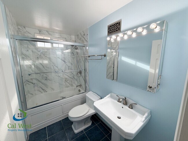 Building Photo - $4995 - Beautiful and Well Maintained South Gilroy Home w/ Salt Water Pool!!