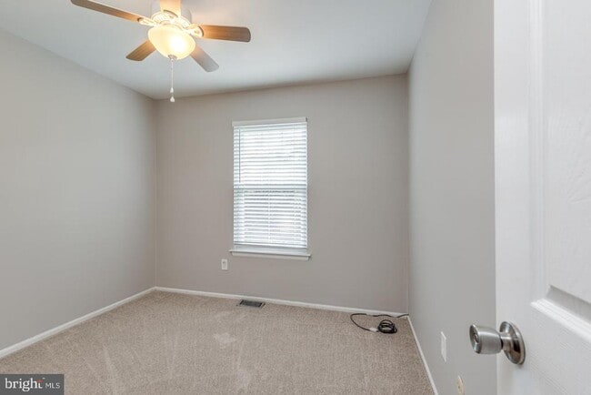 Building Photo - 6204 Red Haven Dr