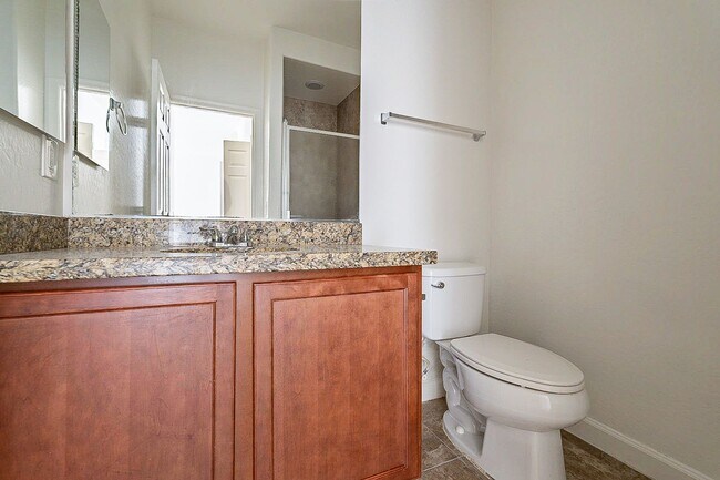 Building Photo - Large 3 bedroom 3 bathroom townhomes