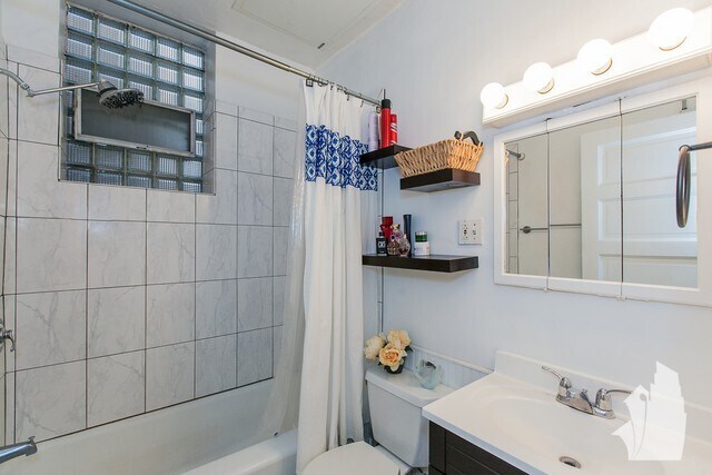 Building Photo - 3336 N Sheffield Ave