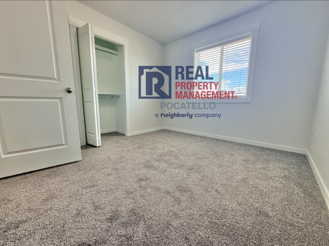 Building Photo - 5405 Park Lawn Dr