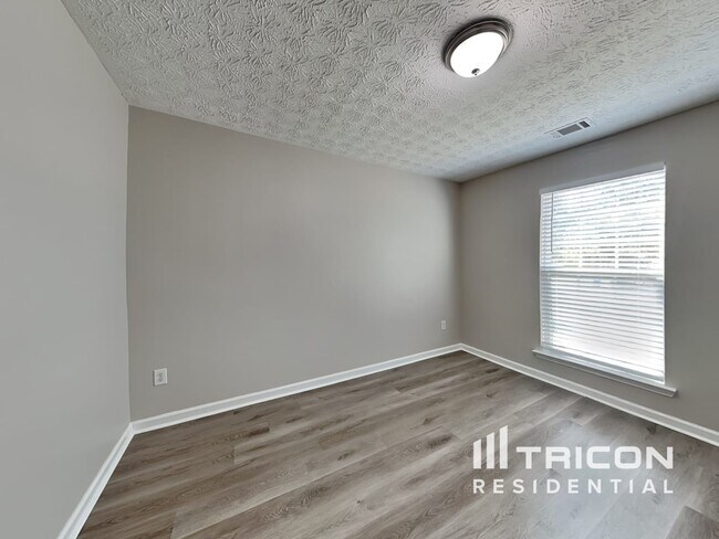 Building Photo - 1528 Cardinal Ln