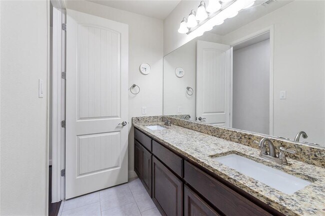 Building Photo - 3014 Paseo de Charros