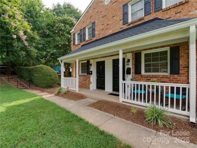 Building Photo - 1344 Green Oaks Ln
