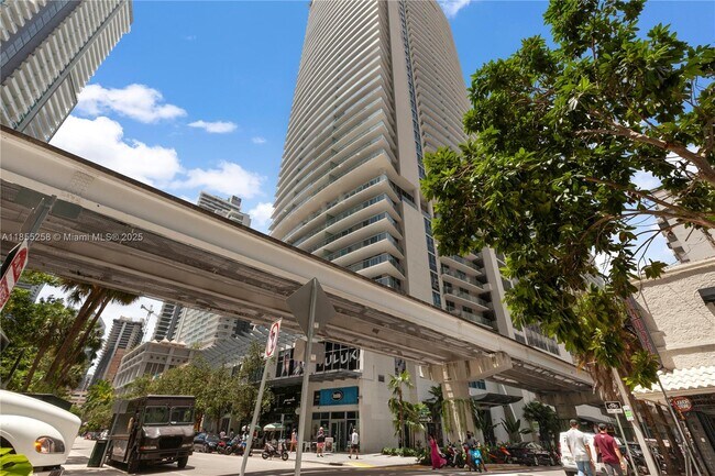 Building Photo - 1100S S Miami Ave