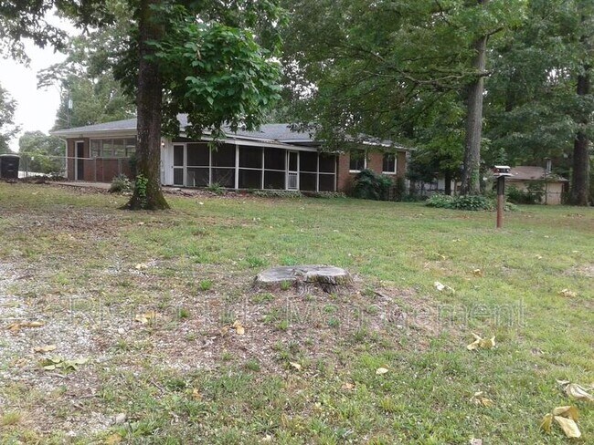 Building Photo - 948 Hickory Dr