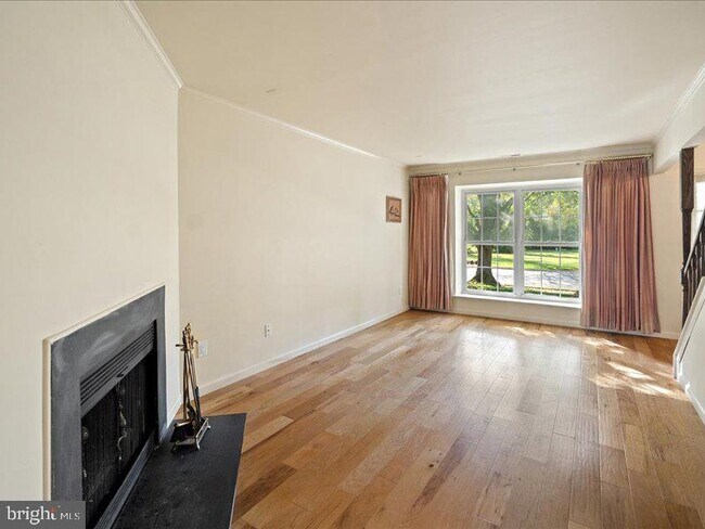 Building Photo - 18 Pond View Dr