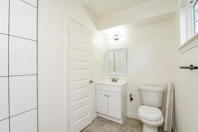 Building Photo - 1010 Woodchurch Ln