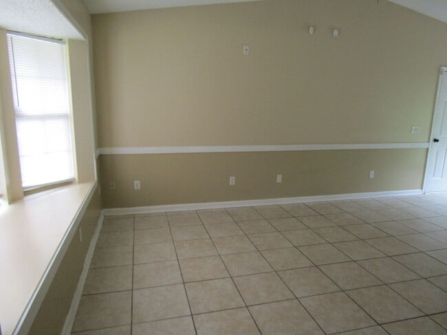 Building Photo - 1088 Desert Shield St