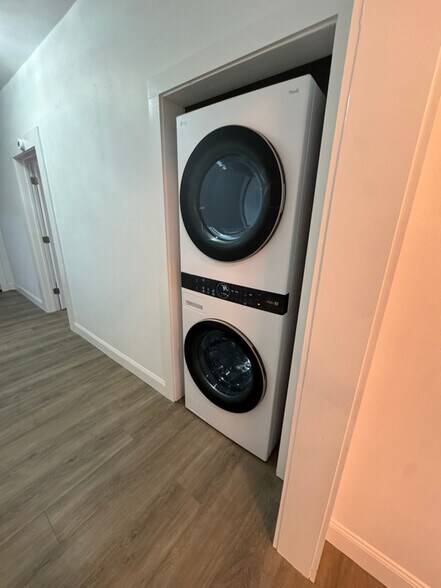 Building Photo - 2507 Highland Ave