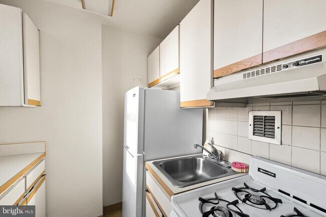 Building Photo - 1111 Arlington Blvd