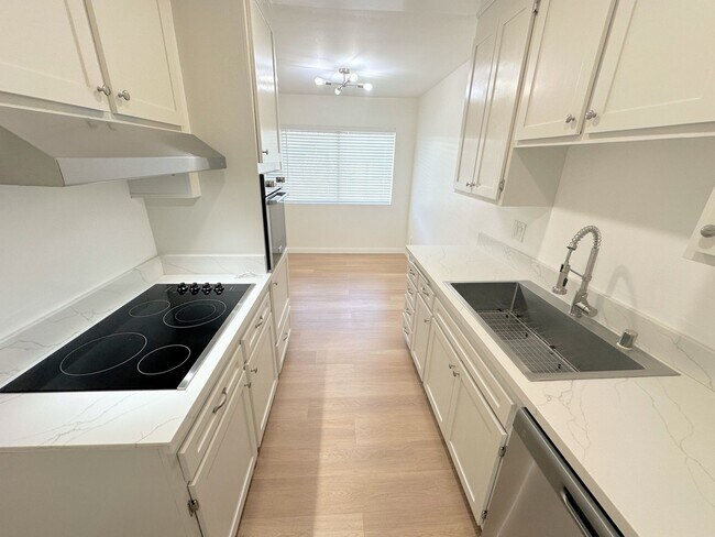 Building Photo - Vintage & Gorgeous 1bd/1ba unit in Sherman...