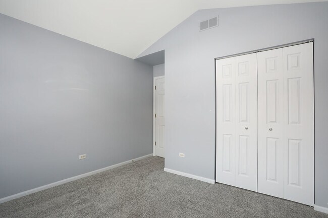 Building Photo - 966 N Auburn Woods Dr