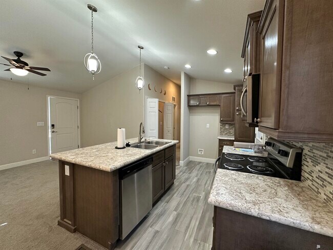 Building Photo - 13432 E 53rd St