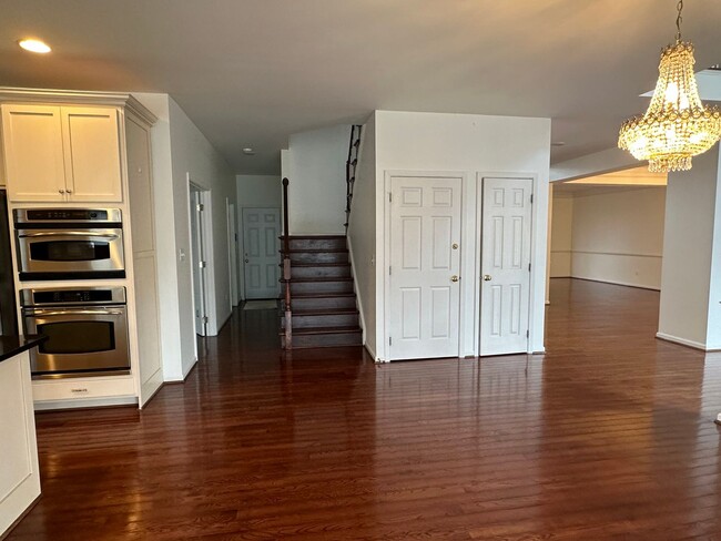Building Photo - 110 Pangborne Ct