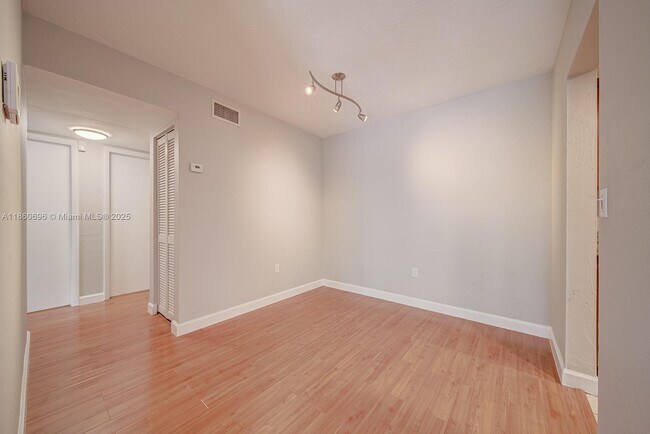 Building Photo - 13872 SW 90th Ave