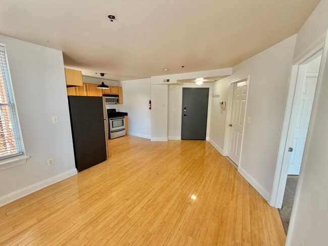 Building Photo - Great 1 Bed 1 Bath in Eckington/Bloomingdale at the Madison Condominiums