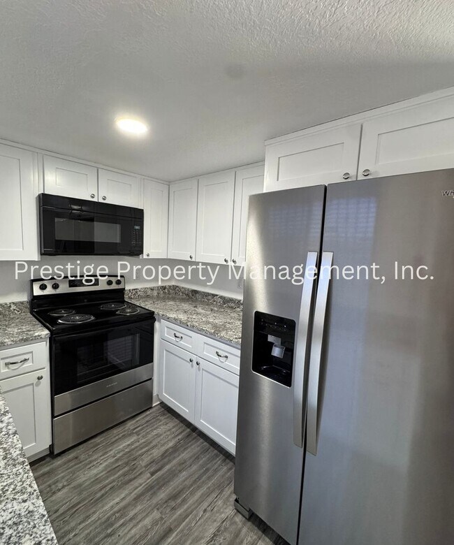 Building Photo - Newly Remodeled Southwest Gem W/ Pool