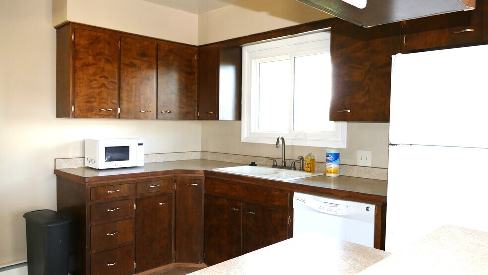 Building Photo - 1315 Avenue C NW