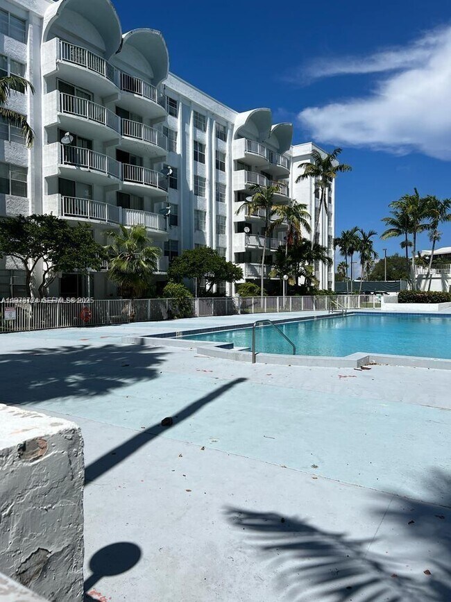 Building Photo - 496 NW 165th St