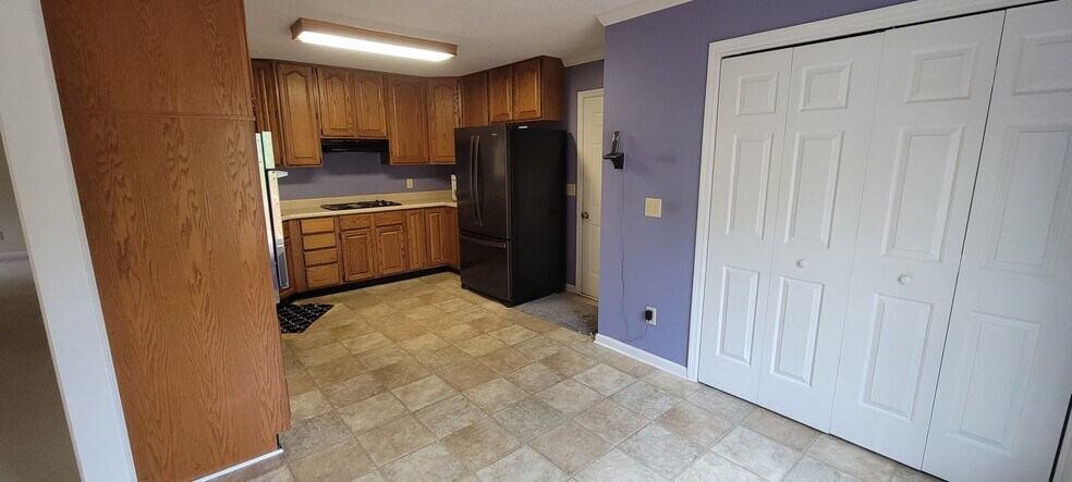 Building Photo - 105 Amick St