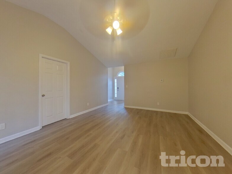 Building Photo - 10622 Cherry Cove