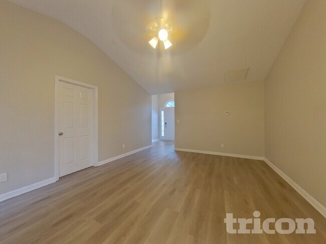 Building Photo - 10622 Cherry Cove