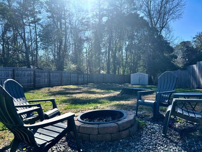 Building Photo - IMMACULATE with ALL THE UPDATES!