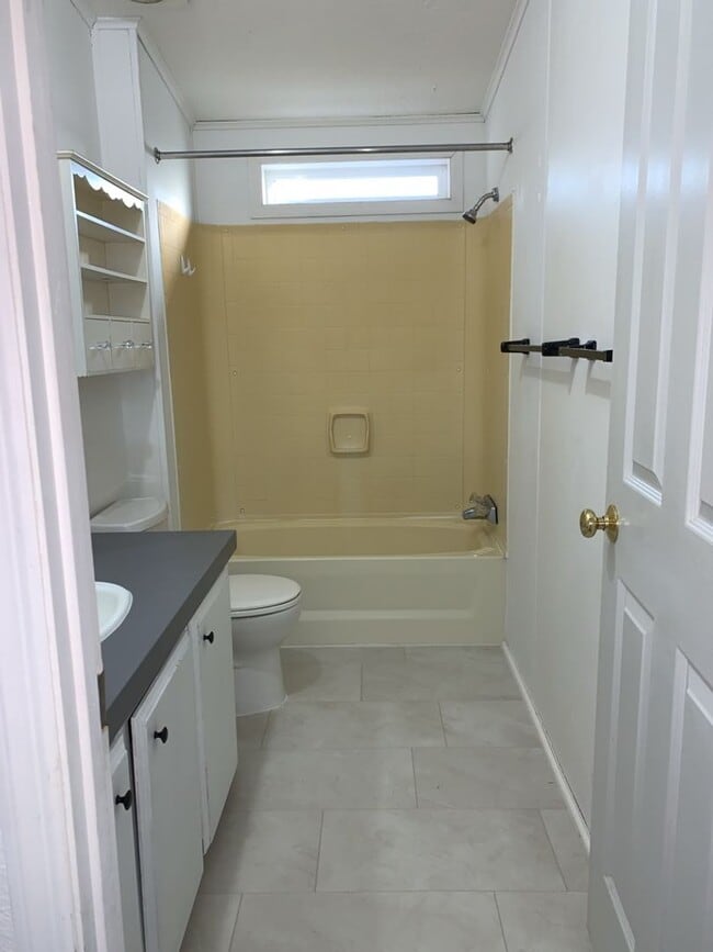 Building Photo - Smart Living, Smart Choice - manufactured 3bd/2Ba home w/detached garage!