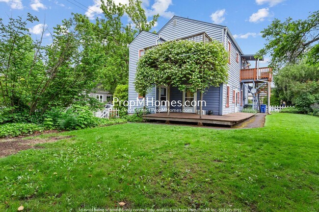 Building Photo - 1102 SE Umatilla St