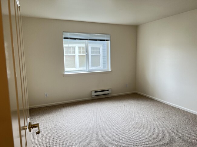 Building Photo - 559 McGraw St