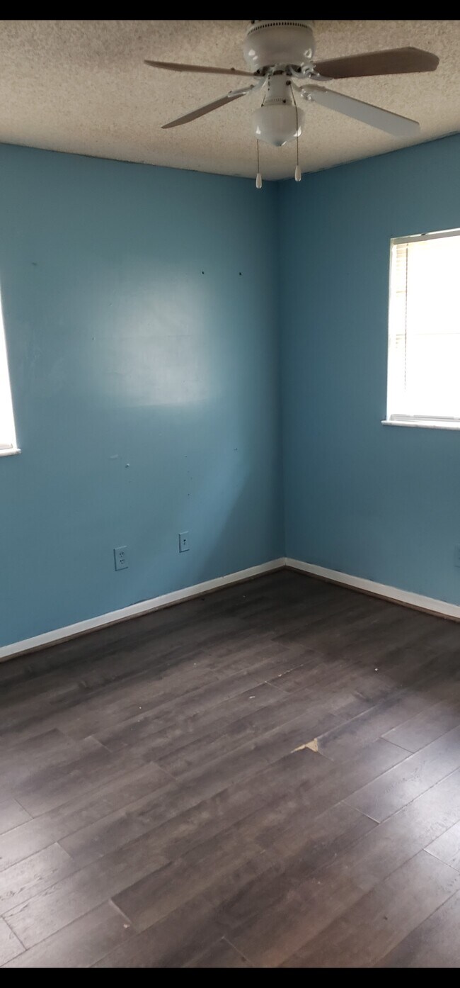 Building Photo - 1107 Hemlock Cir