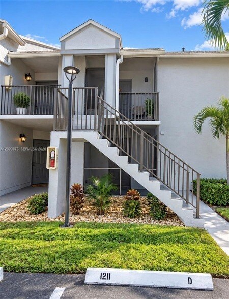 Building Photo - 1211 S Independence Dr