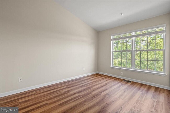 Building Photo - 220 Fallsgrove Blvd