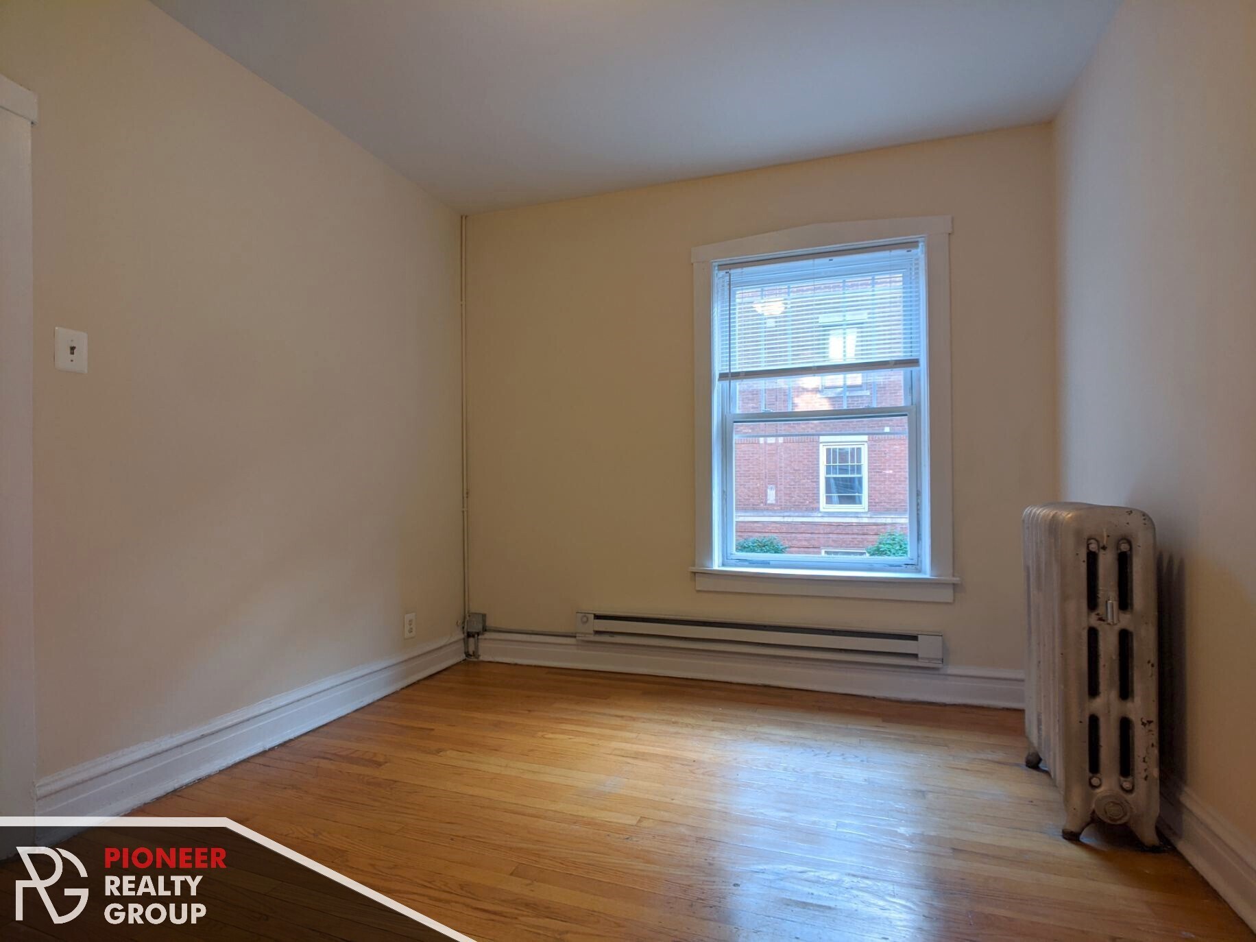 Building Photo - 951 W Cornelia Ave