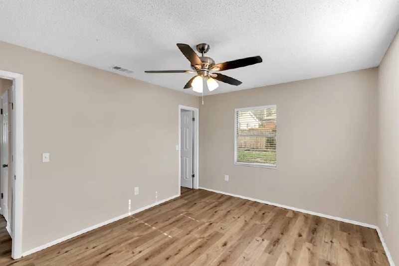 Building Photo - 910 E Humphrey St