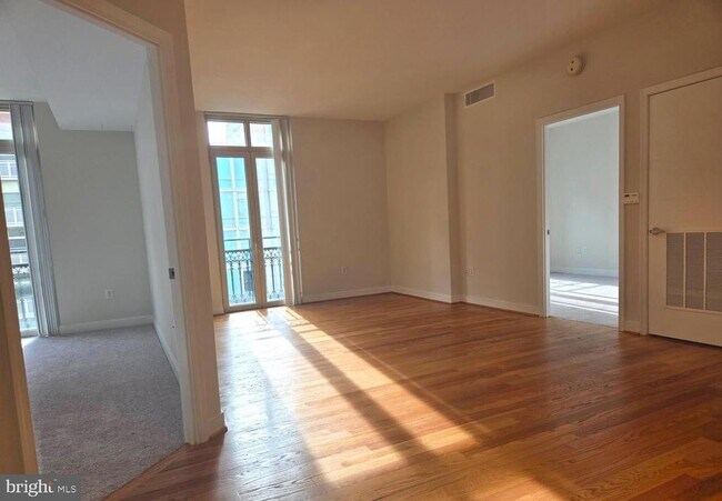 Building Photo - 155 Potomac Passage