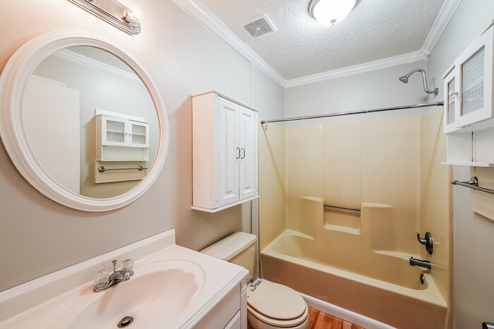 Building Photo - 356 Lakeshore Cir