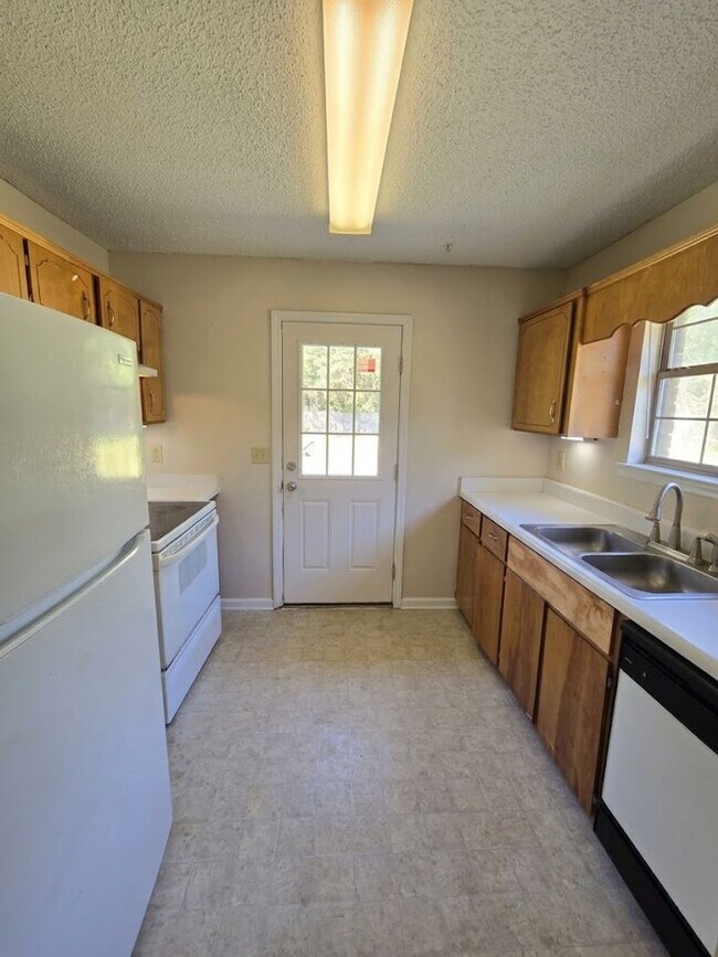 Building Photo - 1488 Flo Zechman Dr