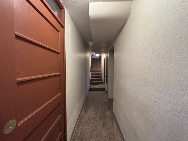 Building Photo - 4 bed, 2 Bath near Old Colorado City - MileStone Real Estate Services