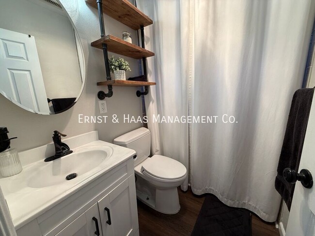 Building Photo - 1120 East E Street