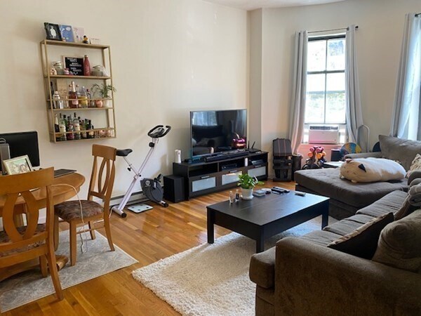 Primary Photo - 102 E Brookline St